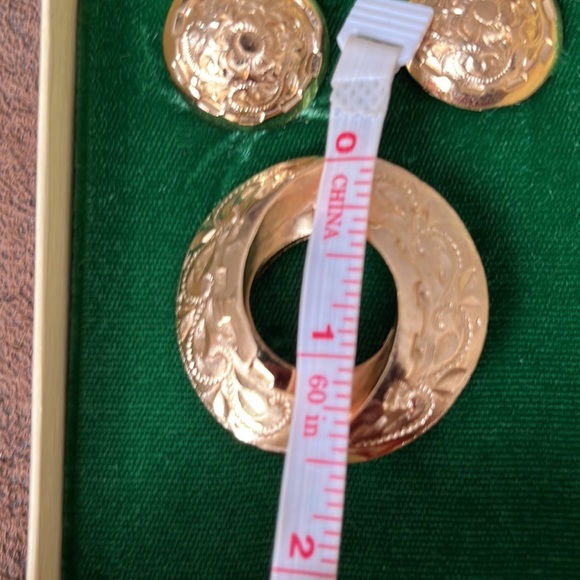 Miss Universe vintage brooch and clip-on earring set - Picture 6 of 10